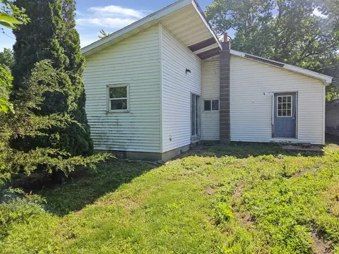 Exterior - 501 S Chicago, Dewitt, IL 61735 photo 5 of 6