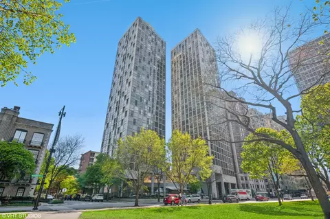 345 W Fullerton Pkwy #2501, Chicago, IL 60614