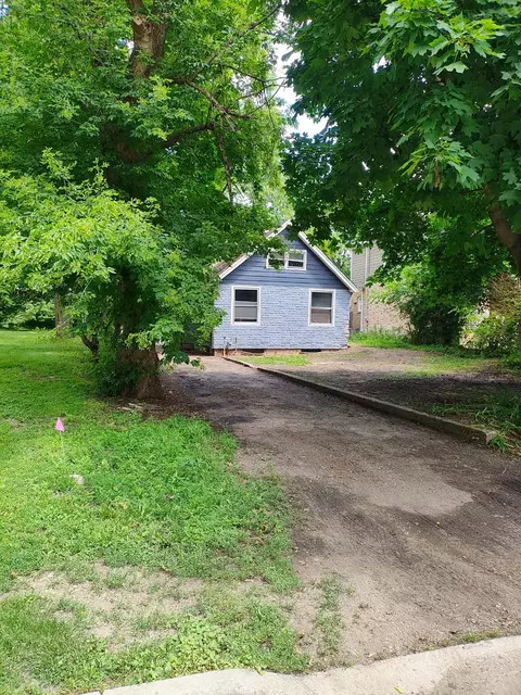204 W Ellis Ave, Libertyville, IL 60048