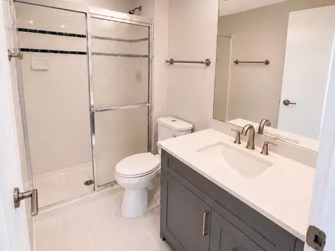 Bath - 1653 River St #306, Des Plaines, IL 60016 photo 1 of 2