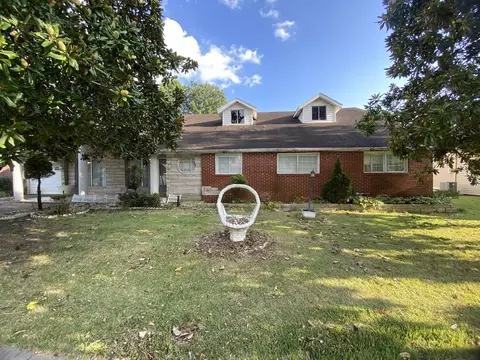 1504 E Saint Louis St, West Frankfort, IL 62896