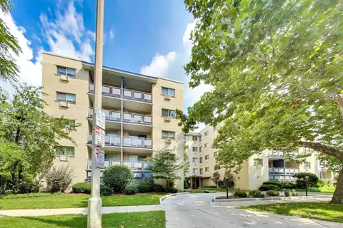 1040 Erie St #505, Oak Park, IL 60302