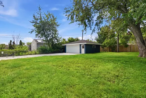 Exterior - 2425 E Sand Lake Rd, Lindenhurst, IL 60046 photo 3 of 4