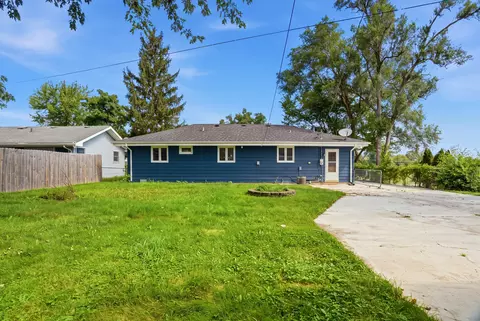 Exterior - 2425 E Sand Lake Rd, Lindenhurst, IL 60046 photo 2 of 4