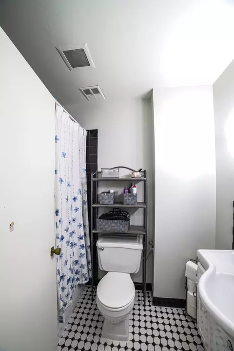 Bath - 1205 Quincy Ct, Wheeling, IL 60090 photo 1 of 1