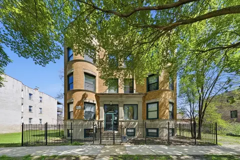 4541 S Prairie Ave #1N, Chicago, IL 60653