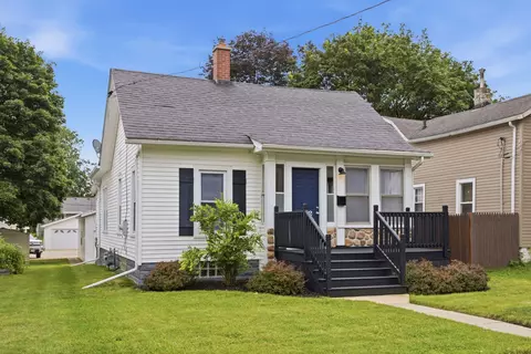 422 S 10th St, Dekalb, IL 60115