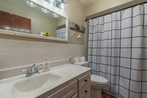 Bath - 1027 W 3rd St, Spring Valley, IL 61362 photo 1 of 3