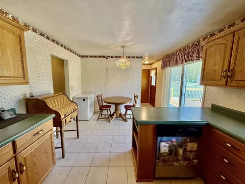 Kitchen - 7 Edgewood Dr, Kewanee, IL 61443 photo 2 of 5
