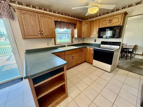 Kitchen - 7 Edgewood Dr, Kewanee, IL 61443 photo 3 of 5