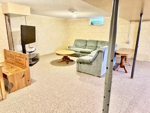 Living - 7 Edgewood Dr, Kewanee, IL 61443 photo 6 of 7