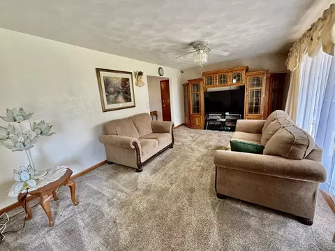 Living - 7 Edgewood Dr, Kewanee, IL 61443 photo 1 of 7