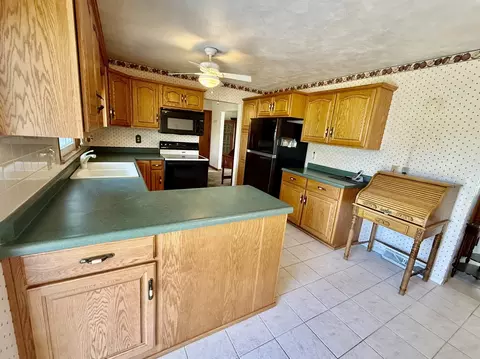 Kitchen - 7 Edgewood Dr, Kewanee, IL 61443 photo 4 of 5