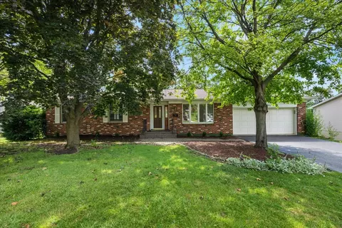 7655 Woodview Dr, Woodridge, IL 60517