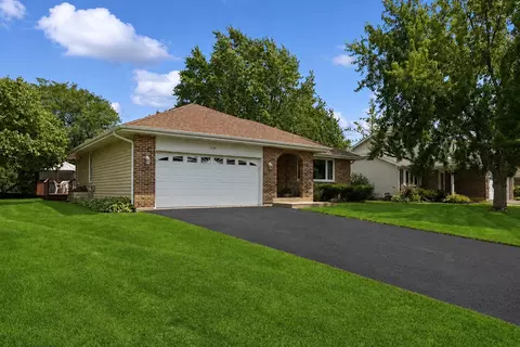 1166 Tracie Dr, Lake Zurich, IL 60047