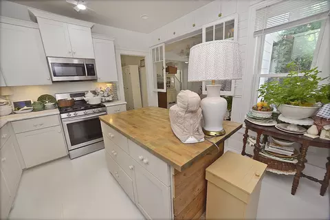 Kitchen - 534 2nd Ave, Ottawa, IL 61350 photo 2 of 2