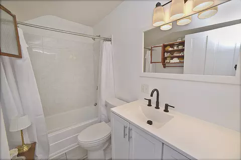 Bath - 534 2nd Ave, Ottawa, IL 61350 photo 3 of 3