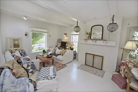 Living - 534 2nd Ave, Ottawa, IL 61350 photo 1 of 2