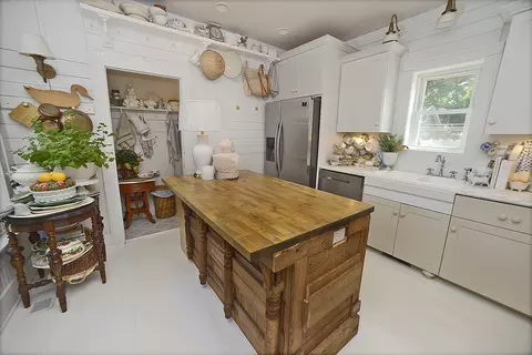 Kitchen - 534 2nd Ave, Ottawa, IL 61350 photo 1 of 2