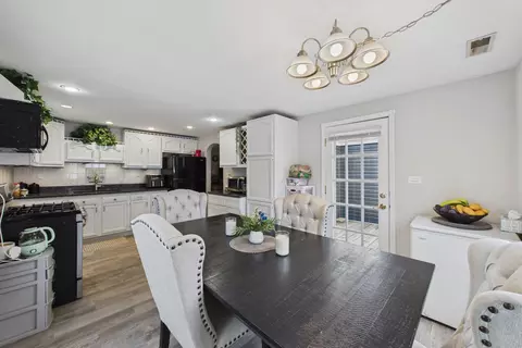 Dining - 207 Second St, Elgin, IL 60123 photo 2 of 2