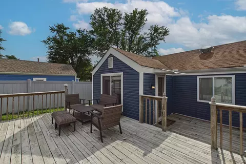 Exterior - 207 Second St, Elgin, IL 60123 photo 6 of 15