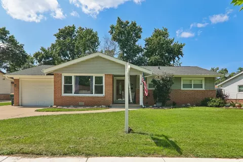 1212 Carswell Ave, Elk Grove Village, IL 60007