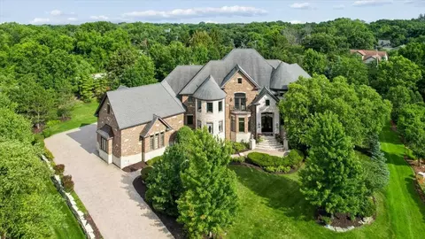 107 Forest Edge Dr, Palos Park, IL 60464