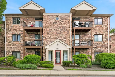 2215 Nichols Rd #21F, Arlington Heights, IL 60004