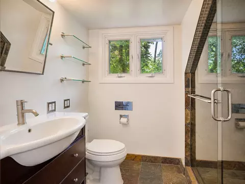 Bath - 1013 Simpson St, Evanston, IL 60201 photo 3 of 4