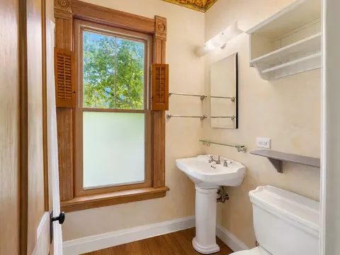 Bath - 1013 Simpson St, Evanston, IL 60201 photo 1 of 4