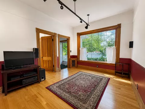 Living - 1013 Simpson St, Evanston, IL 60201 photo 1 of 2