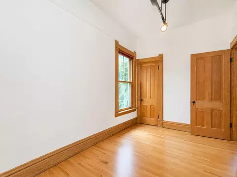 Bedroom - 1013 Simpson St, Evanston, IL 60201 photo 2 of 7