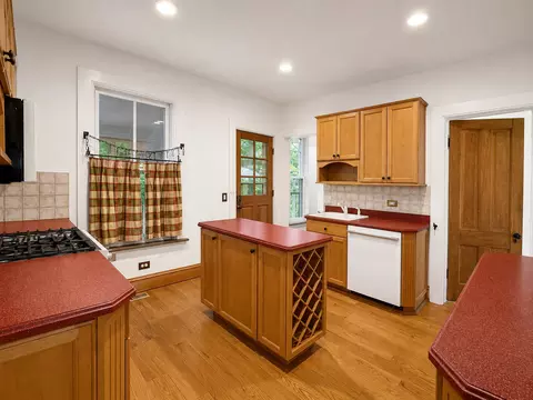 Kitchen - 1013 Simpson St, Evanston, IL 60201 photo 2 of 2
