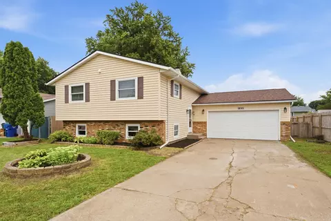 6511 Kelling St, Davenport, IA 52806
