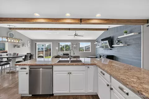 Kitchen - 1002 Chestnut Dr, Pingree Grove, IL 60140 photo 6 of 6
