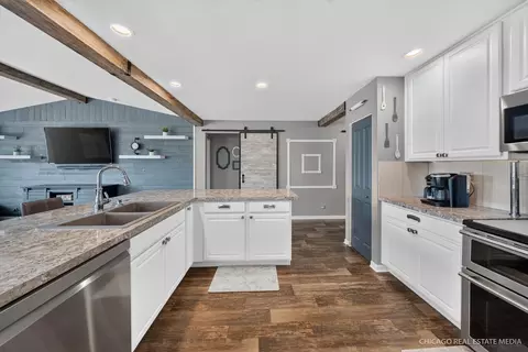 Kitchen - 1002 Chestnut Dr, Pingree Grove, IL 60140 photo 4 of 6