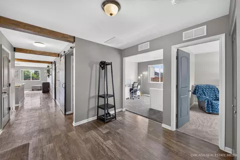 Entry Way - 1002 Chestnut Dr, Pingree Grove, IL 60140 photo 1 of 2