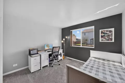 Bedroom - 1002 Chestnut Dr, Pingree Grove, IL 60140 photo 3 of 3