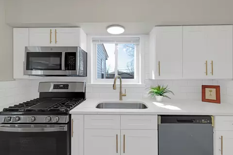 Kitchen - 1516 Speechley Blvd, Berkeley, IL 60163 photo 3 of 4