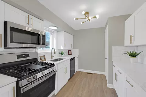 Kitchen - 1516 Speechley Blvd, Berkeley, IL 60163 photo 1 of 4