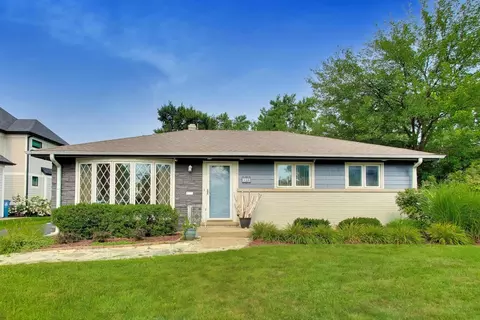 466 N Ridgeland Ave, Elmhurst, IL 60126