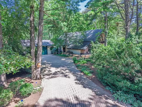 3810 N Oak Knoll Rd, Crystal Lake, IL 60012