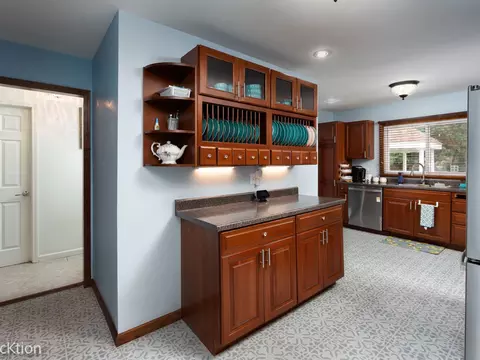 Kitchen - 1515 Hill Ave, Wheaton, IL 60187 photo 1 of 2