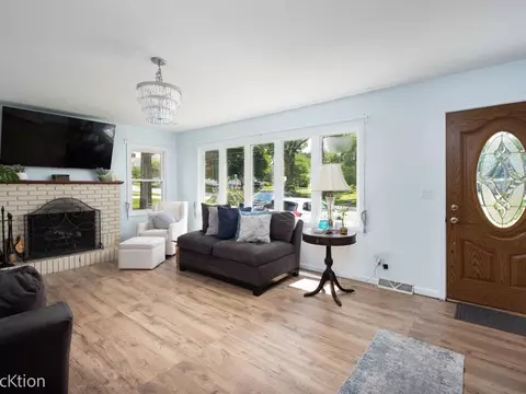 Living - 1515 Hill Ave, Wheaton, IL 60187 photo 1 of 3