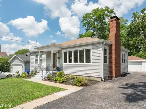 Exterior - 1515 Hill Ave, Wheaton, IL 60187 photo 2 of 5