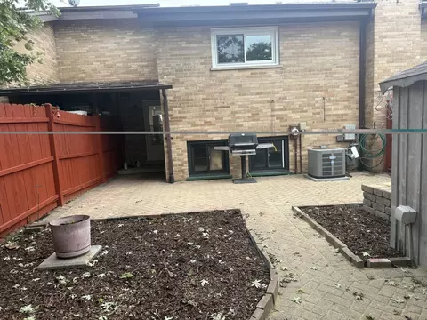 Exterior - 257 Dover Dr #C, Des Plaines, IL 60018 photo 2 of 3