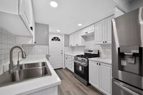 Kitchen - 257 Dover Dr #C, Des Plaines, IL 60018 photo 1 of 4