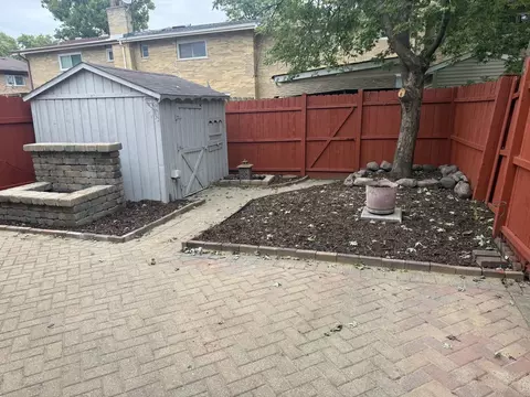 Exterior - 257 Dover Dr #C, Des Plaines, IL 60018 photo 3 of 3