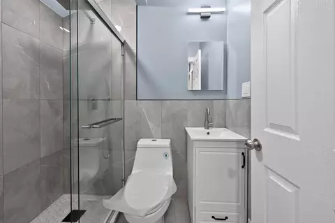 Bath - 257 Dover Dr #C, Des Plaines, IL 60018 photo 2 of 2