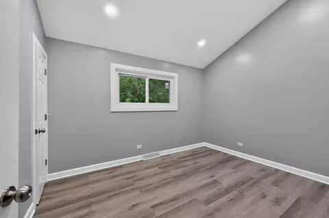 Bedroom - 257 Dover Dr #C, Des Plaines, IL 60018 photo 1 of 2
